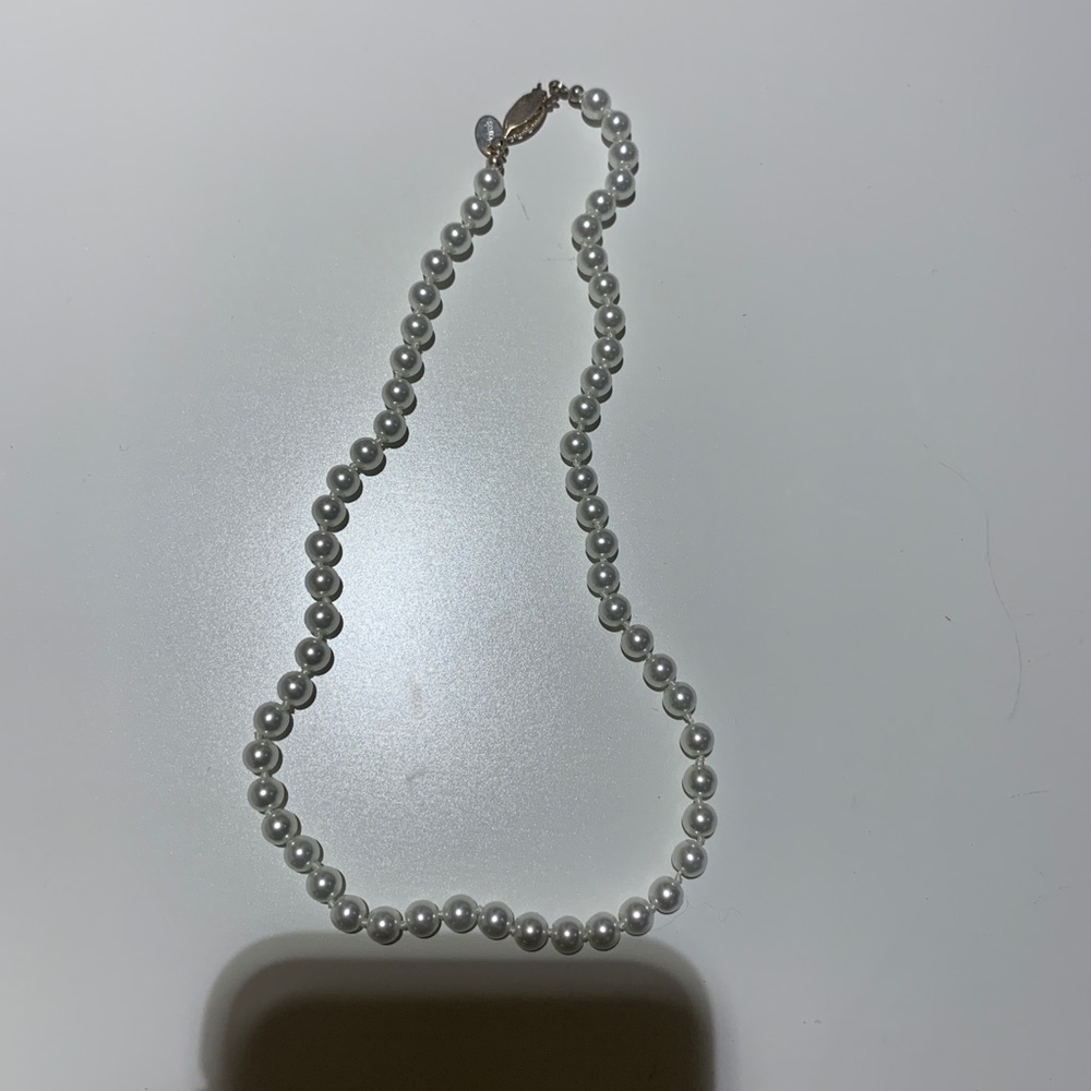 🏆 Claire’s pearl necklace